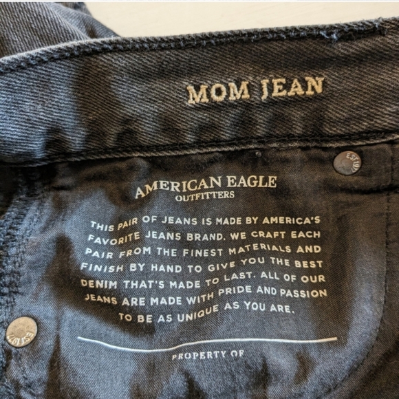 🖤 AEO Faded Black High Rise Ankle Mom Jean with Floral Embroidery, 10 - Picture 7 of 16